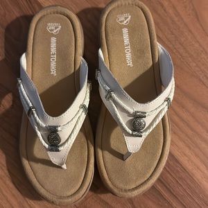 Brand new Minnnetonka Women’s Silverthorn 360 white   size 9